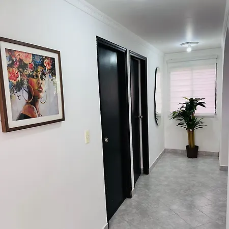 Hermoso Y Amplio Apartamento Cerca Al Centro De Medellin Exterior photo